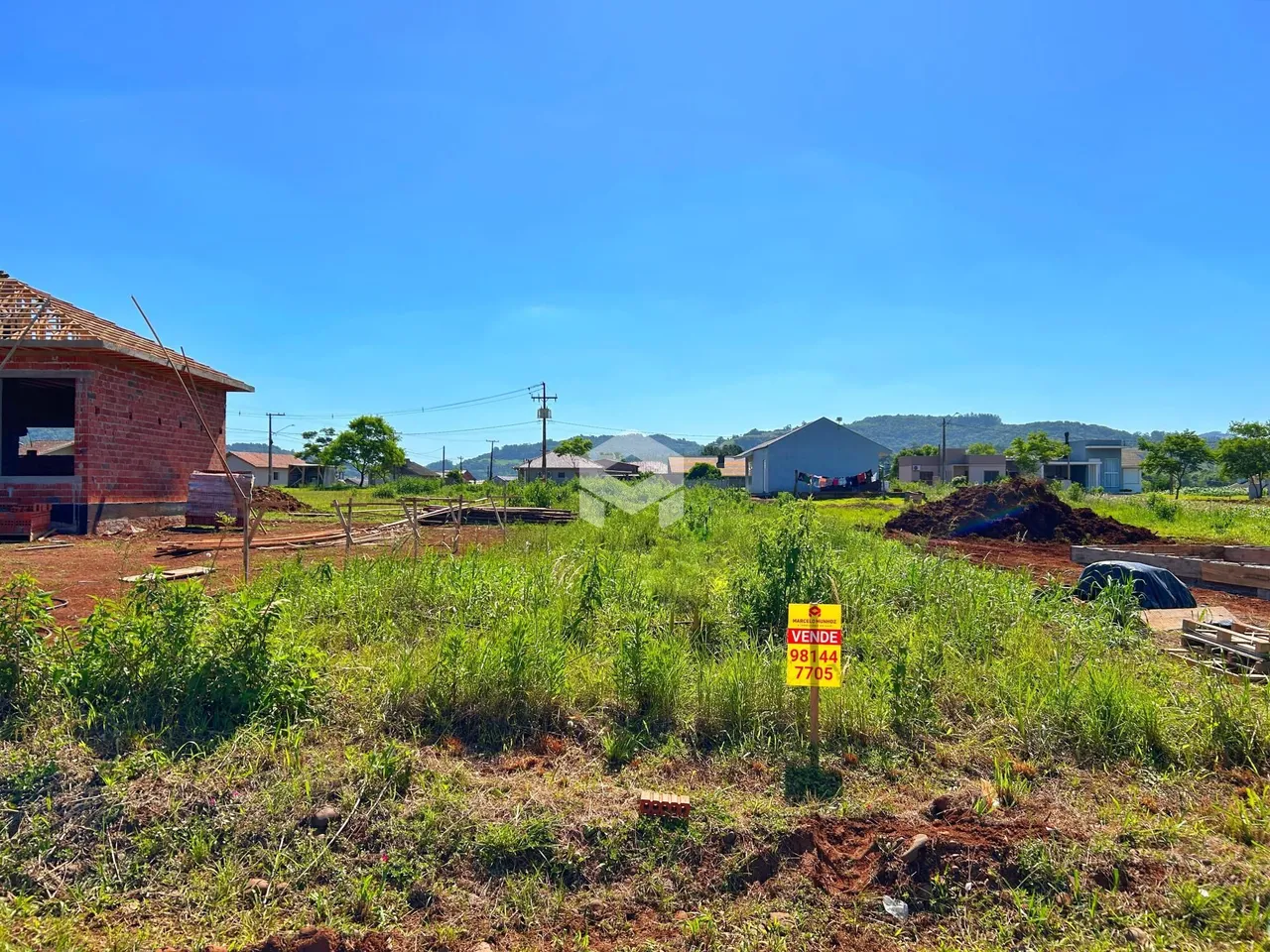 Vista externa de um terreno com vegetação em Lajeado, Brasil.