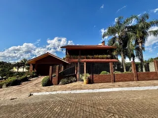 Casa com 4 dormitórios, foto 1