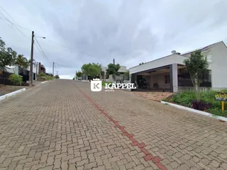 Vista externa de uma rua pavimentada em Lajeado, Brasil.