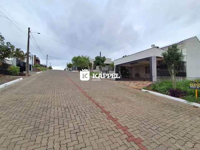 Vista externa de uma rua pavimentada em Lajeado, Brasil.