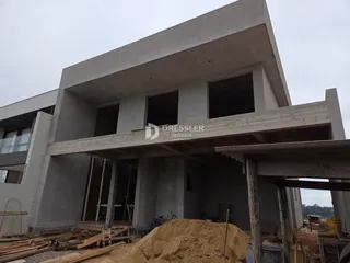 Fachada de um edifício em construção em Lajeado, Brasil.