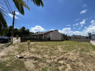 Vista externa de um terreno com grama seca em Lajeado, Brasil.