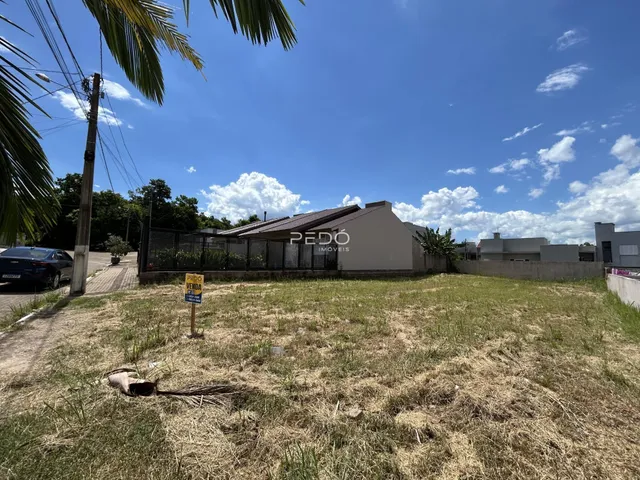 Vista externa de um terreno com grama seca em Lajeado, Brasil.