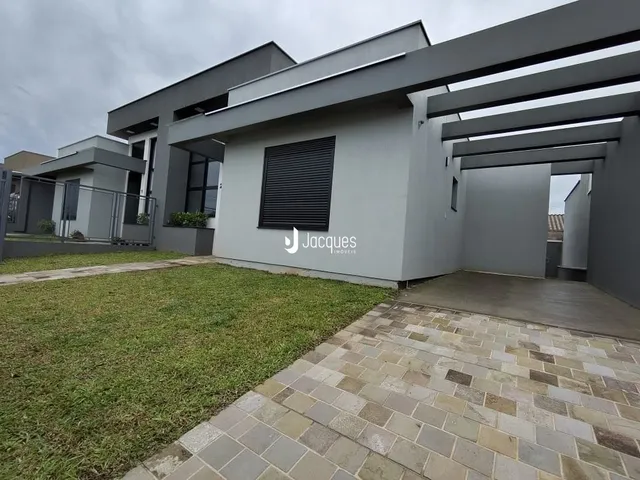 Foto da fachada moderna de uma residência em Lajeado, Brasil.