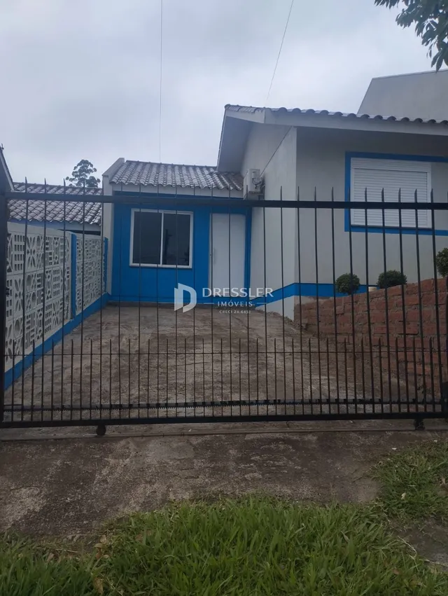 Casa geminada com 2 dormitórios