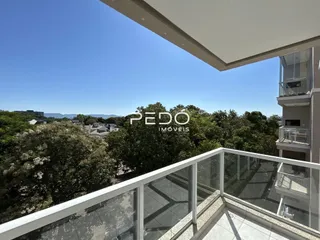 Uma vista da varanda de um imóvel em Lajeado, Brasil, com vegetação densa ao fundo.