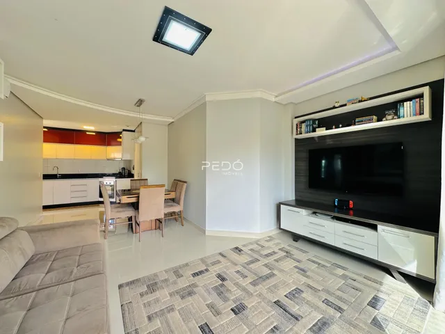 Sala de estar e cozinha de um apartamento em Lajeado, Brasil.