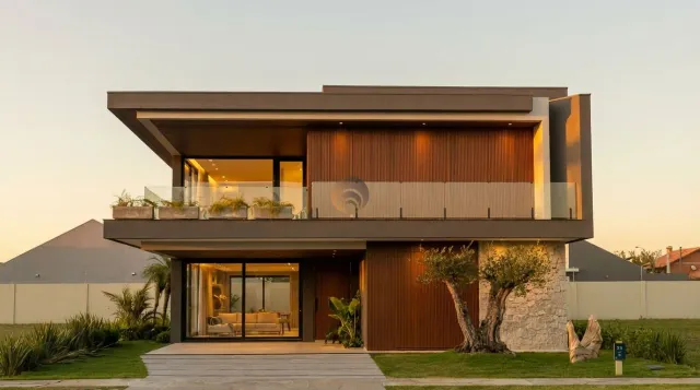 Casa com 6 dormitórios