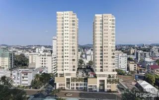 Vista externa de um prédio residencial alto em Lajeado, Brasil.