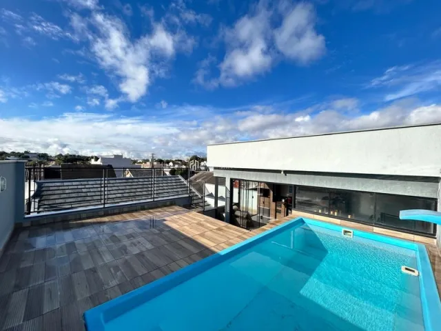 Foto da piscina externa com deck em uma propriedade em Lajeado.