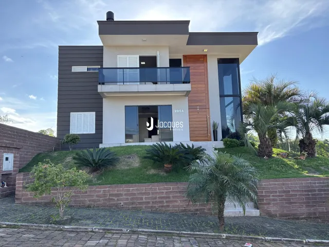 Casa com 4 dormitórios