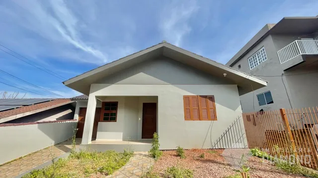 Fachada de uma residência em Lajeado, Brasil, com entrada coberta.