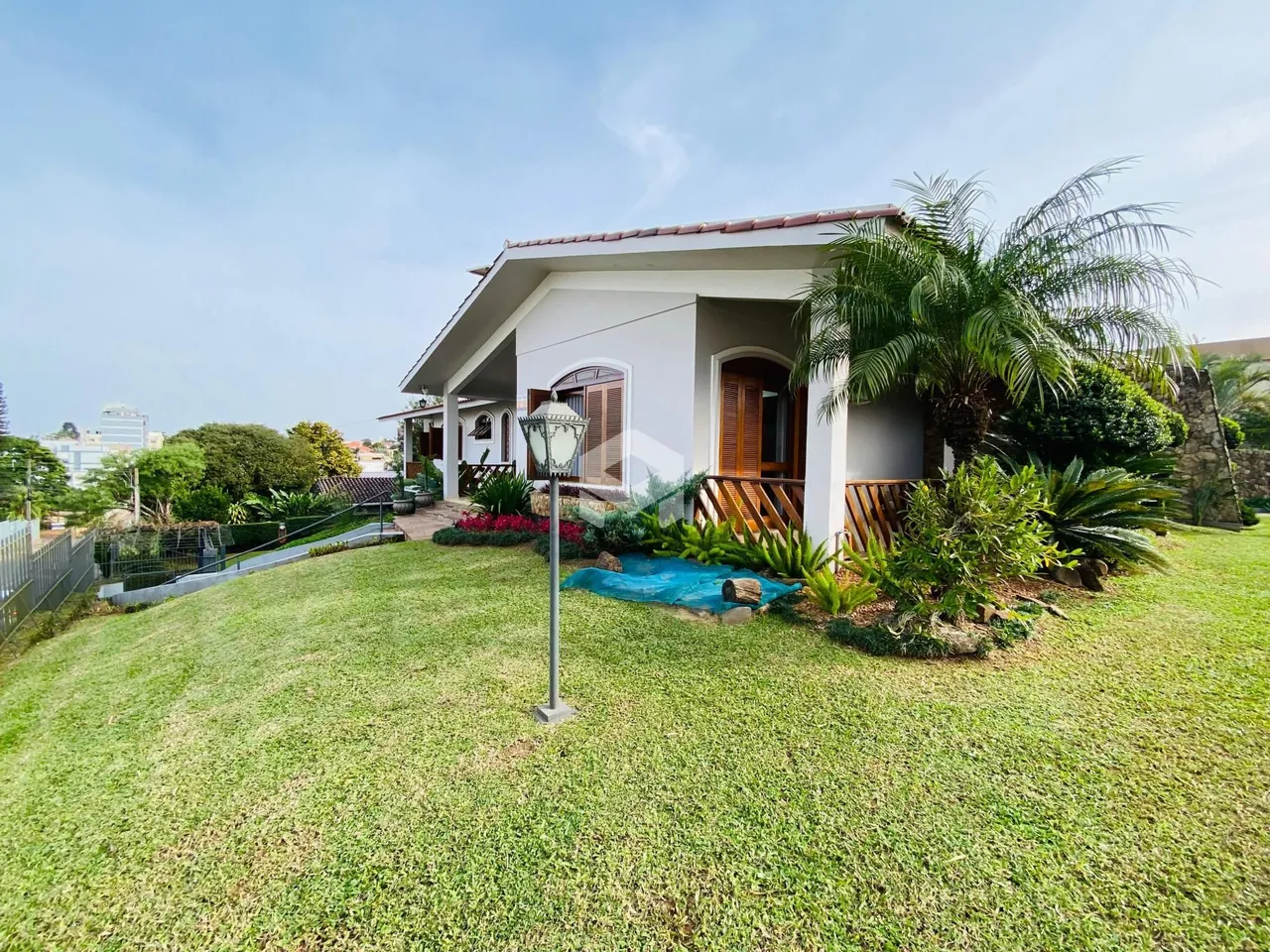Casa com 4 dormitórios, foto 1