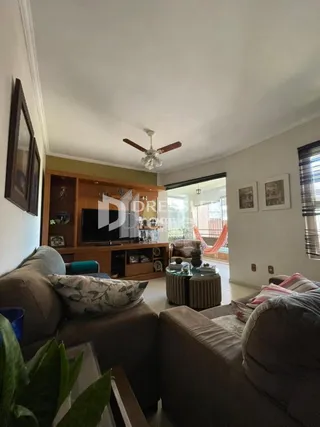 Foto da sala de estar de um imóvel em Lajeado, Brasil.
