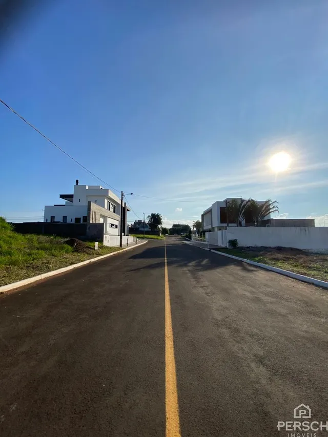 Vista externa de uma rua residencial em Lajeado, Brasil.