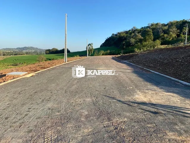 Vista de uma estrada de terra em uma área rural em Lajeado, Brasil.