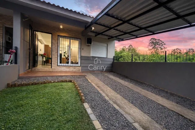 Casa geminada com 2 dormitórios