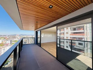 Vista da varanda com vista para a paisagem urbana de Lajeado.