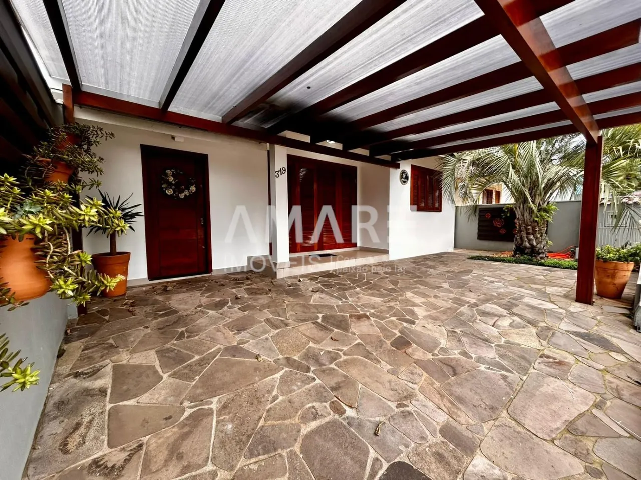Casa com 4 dormitórios, foto 1