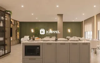 Cozinha moderna com armários e bancadas claras.