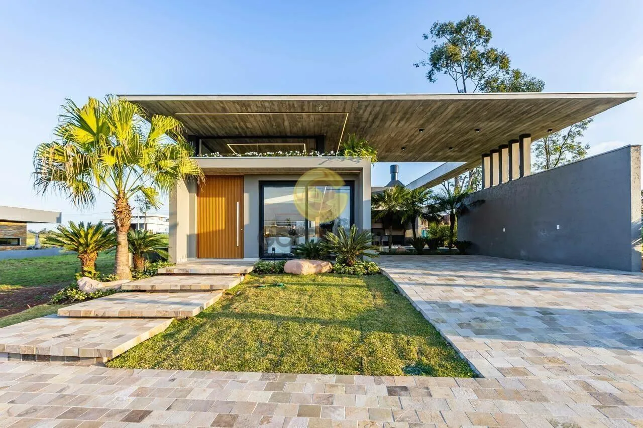 Casa com 4 dormitórios, foto 1
