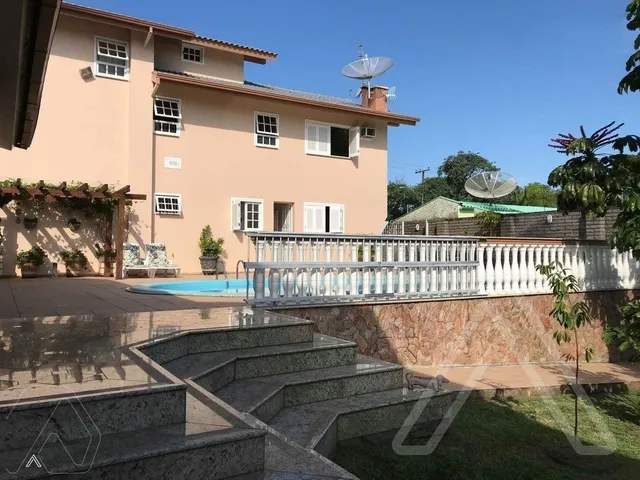 Casa com 4 dormitórios