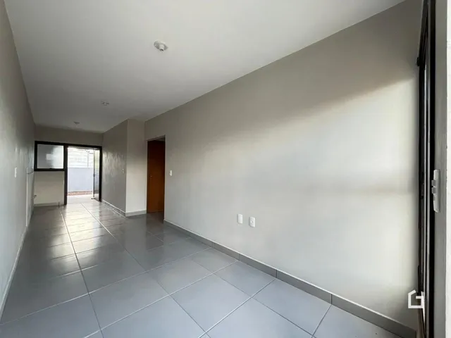 Casa geminada com 2 dormitórios