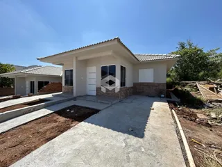 Fachada de uma casa em construção em Lajeado, Brasil.