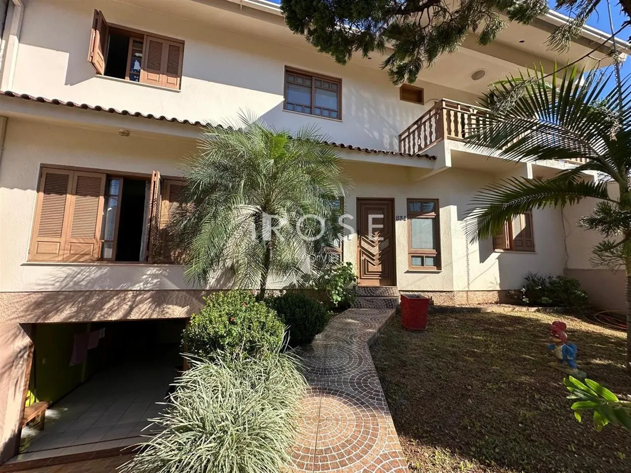 Casa com 4 dormitórios, foto 1