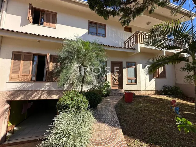 Casa com 4 dormitórios