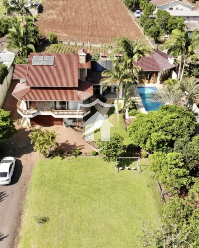 Casa com 4 dormitórios, foto 1