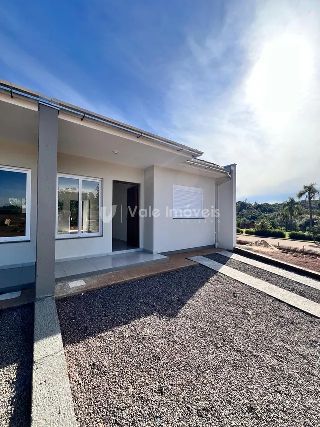 Casa geminada com 2 dormitórios