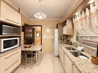 Vista da cozinha e sala de jantar de um imóvel em Lajeado.