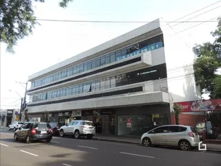 Fachada de um edifício comercial em Lajeado, Brasil.