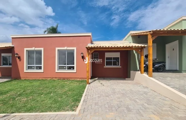 Casa geminada com 2 dormitórios
