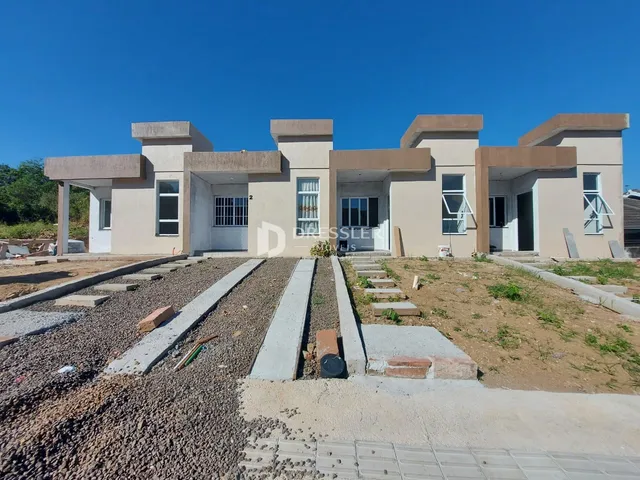 Fachada de uma casa em construção em Lajeado, Brasil.