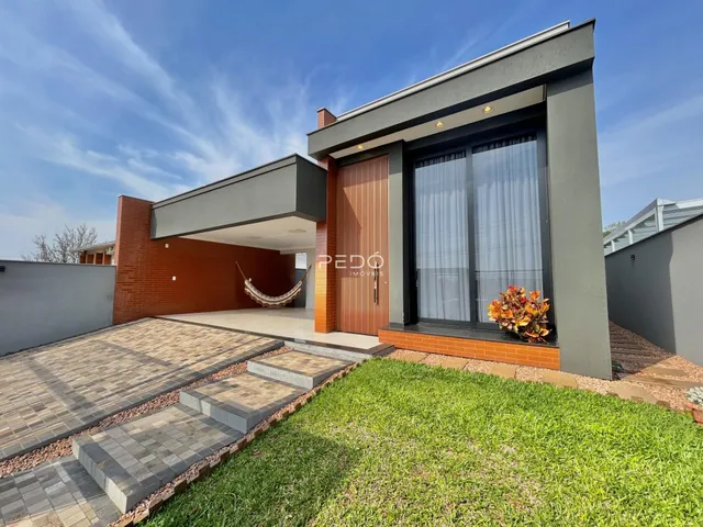 Fachada moderna de uma residência em Lajeado, Brasil.