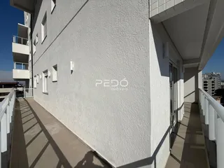 Fachada de um prédio residencial em Lajeado, Brasil, mostrando um corredor e varanda.