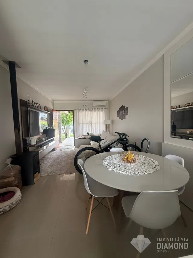 Casa geminada com 2 dormitórios