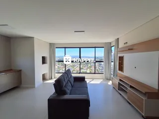 Sala de estar ampla com vista panorâmica da cidade.