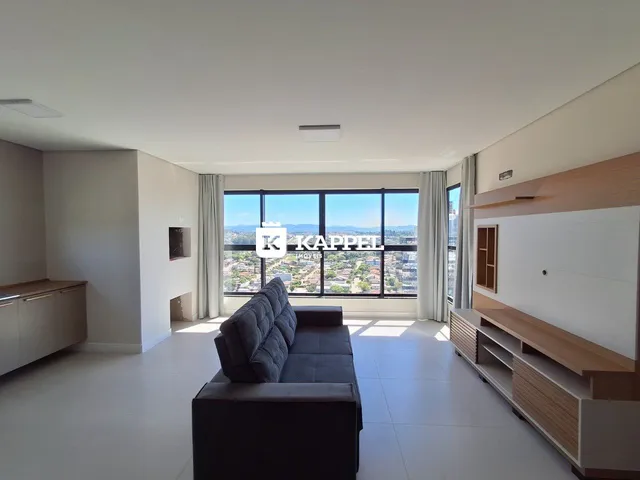 Sala de estar ampla com vista panorâmica da cidade.