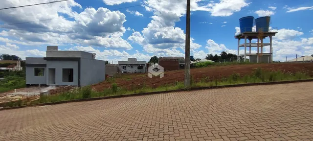 Foto da fachada de uma propriedade em Lajeado, Brasil com terreno aberto.