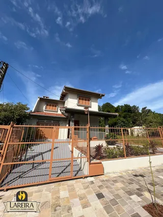 Casa com 4 dormitórios, foto 1