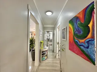 Corredor interno de uma residência em Lajeado, Brasil.