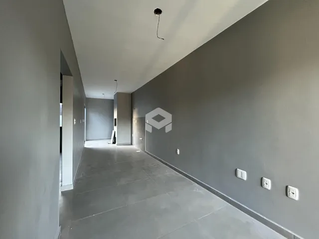 Vista do corredor interno de um imóvel em Lajeado.
