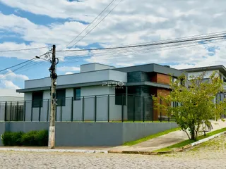 Fachada de uma residência moderna em Lajeado, Brasil.