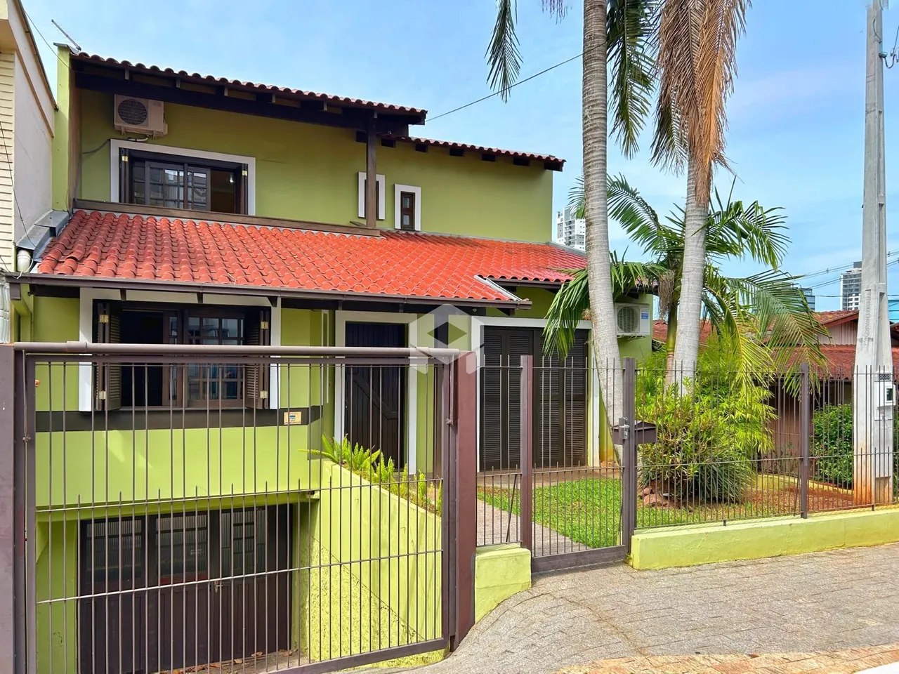 Casa com 4 dormitórios, foto 1