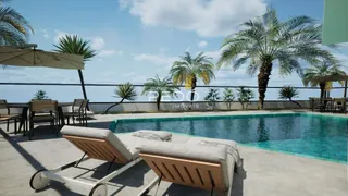 Vista de uma piscina ao ar livre com palmeiras em Lajeado.