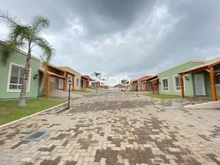 Vista da fachada de casas em um loteamento em Lajeado, Brasil.