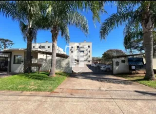 Vista externa de uma propriedade com árvores e cerca em Lajeado.